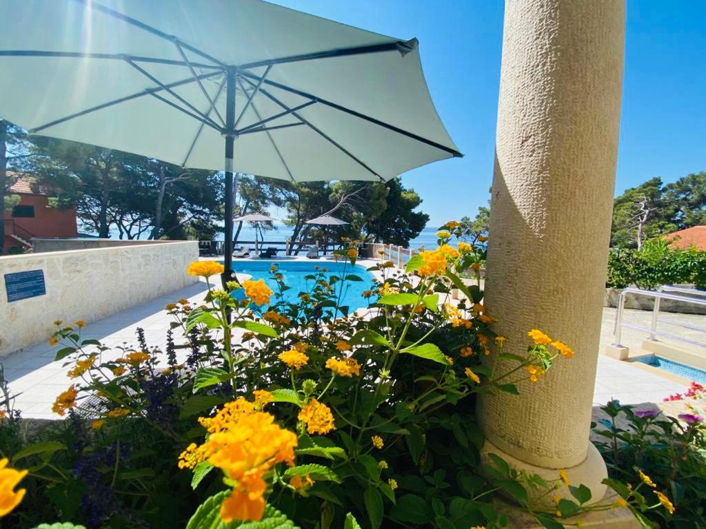 Vila Vera Seafront Apartments Сумартин Экстерьер фото