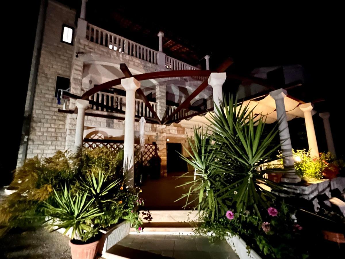 Vila Vera Seafront Apartments Сумартин Экстерьер фото