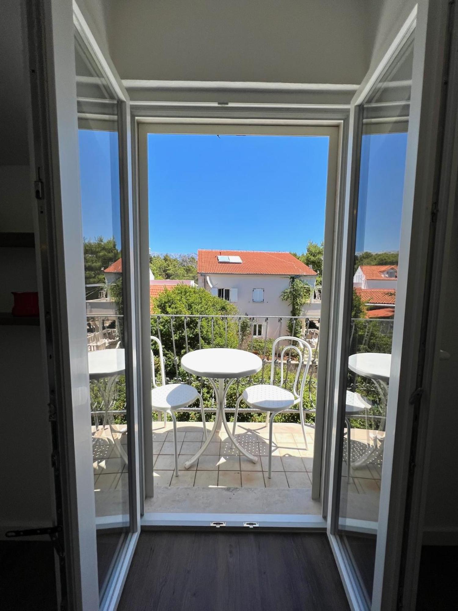 Vila Vera Seafront Apartments Сумартин Экстерьер фото
