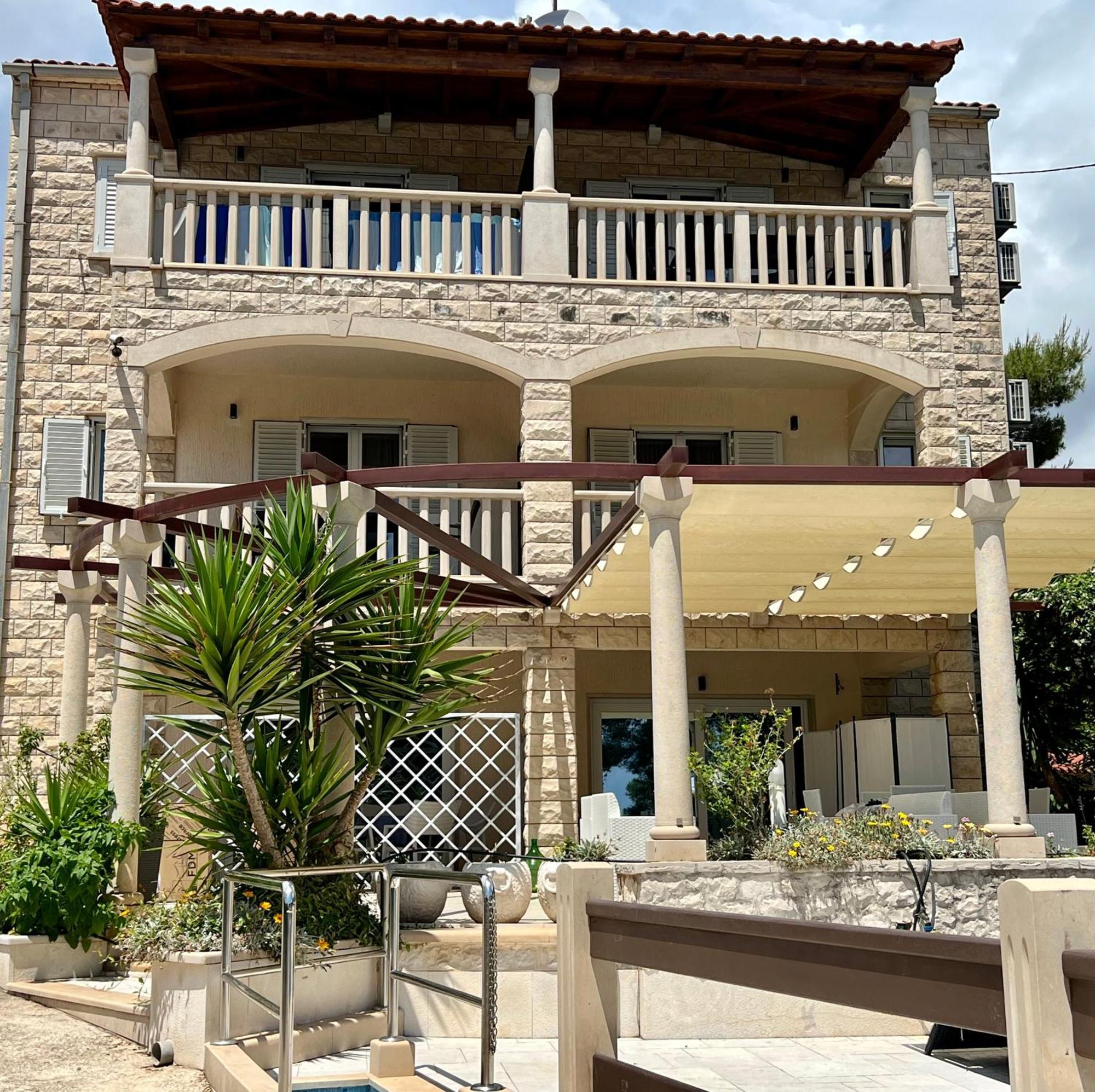 Vila Vera Seafront Apartments Сумартин Экстерьер фото